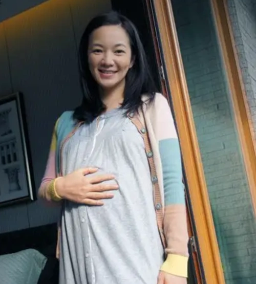 怀孕生产不易,养育孩子更不易.