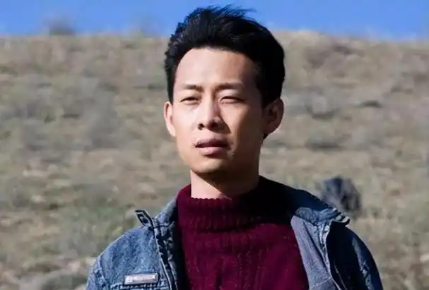 张译:我只要和她拍两口子的戏,她老公就抱孩子探班,真的很无语