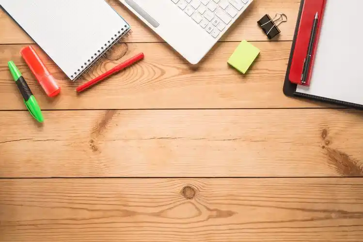 黑色办公桌图片