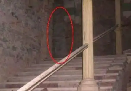 世界十大灵异照片:照片中存在着某种灵异事件(图)