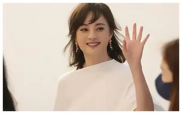 孙俪美美哒秘诀大揭晓发型穿搭华丽升级微调后更婉约