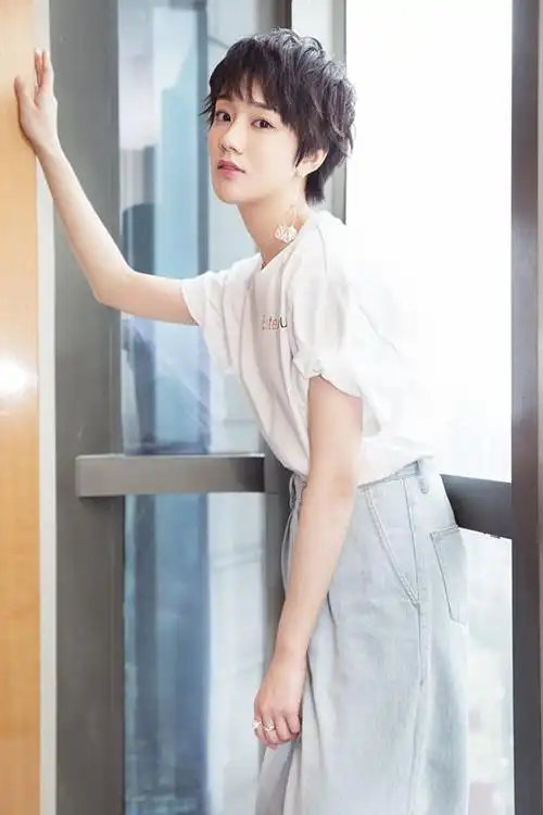 沙海举办发布会陈泇文清爽亮相被赞初恋脸