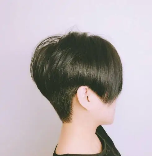 春天流行"推后边"超短发,春天你推了吗!