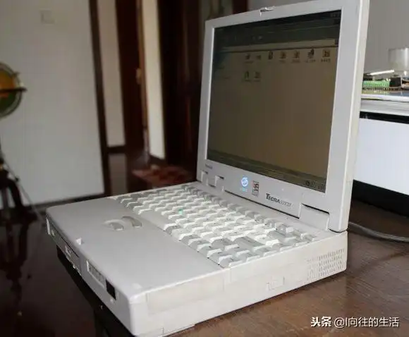 老照片:你还记得30年前购买的第一台电脑吗?当时能换多大的房子?