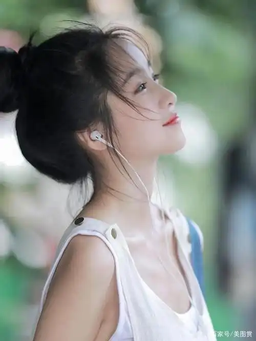 小姑娘真好看,水嫩年纪,清新脱俗,自然之美,可爱茹凉一枚