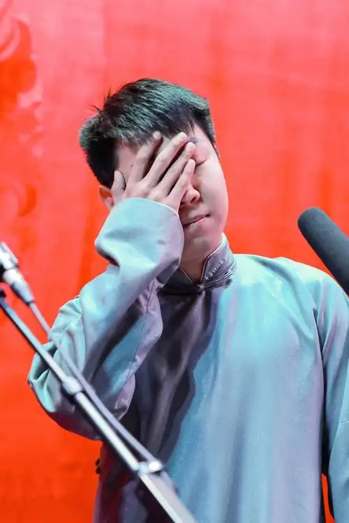 两个人都没有说话,宋昊然轻轻的摩挲着王筱阁的后背,孩子被温暖的