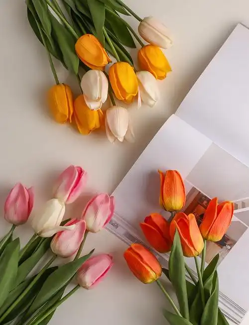 北欧ins郁金香仿真花客厅餐桌白色手感保湿pu防真花假花花束摆设