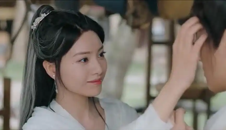 玉昭令第二季16红鸾救活温孤温孤像个孩子一样在红鸾身边