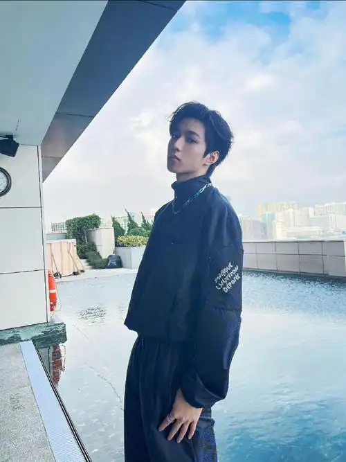 高会更新好久不见555速速给男模宝宝#新生代演员刘耀文#@时代少年团