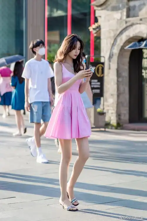 夏天悄悄过去粉色的连衣裙留下粉红的回忆