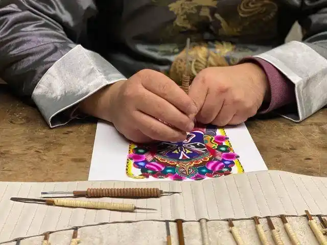 蔚县剪纸讲述中国东奥故事|听非遗讲故事_周利伟