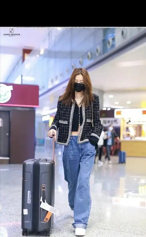 104近一周国内女明星机场街拍图二