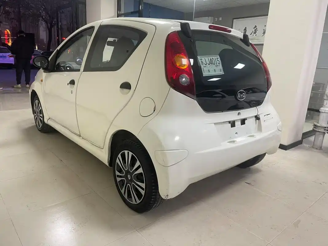 3w 14年自动档 自动档 油耗三毛 8万公里 大屏导航 蓝牙音乐 倒车影像