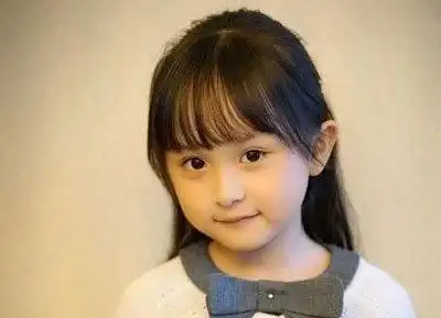 5岁被导演看中一炮而红因长相可爱被禁止整容现在长这样