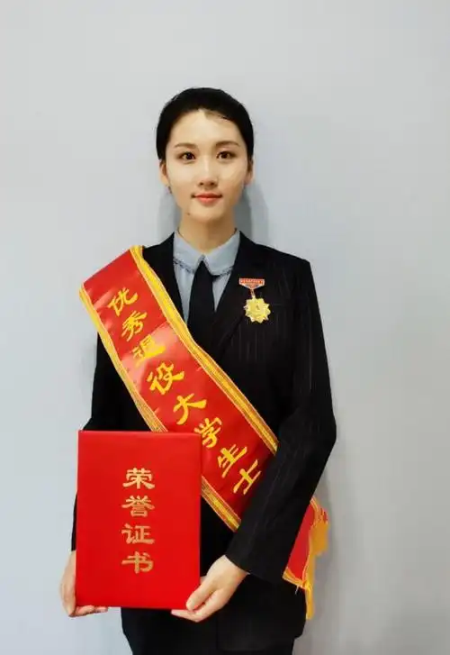 仪仗女兵唐烁:军姿一站是两年,军人的挺拔是一辈子