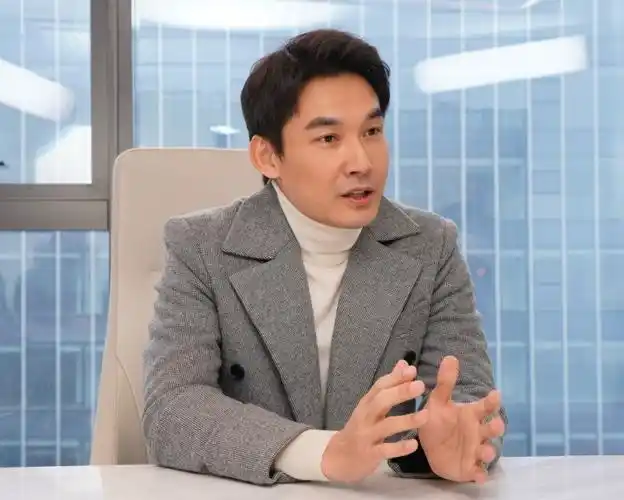 南京电视剧生活最优解杀青演员张铎等主创戏里戏外的光影