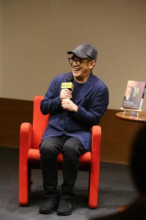 《星光下的家庭温暖:李连杰与向佐家庭的特殊纽带》