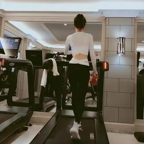 看过秦岚的豪宅,才知道什么叫"温馨浪漫",网友:适合2人住