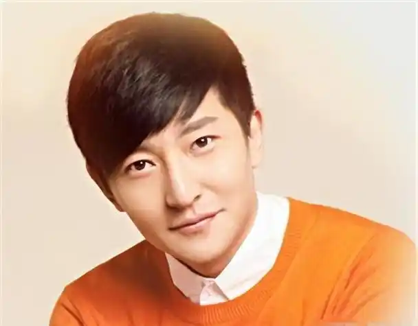 后来,韩鉴在北京电视台找到了郭京飞,带着他去了剧组学习,还参加了