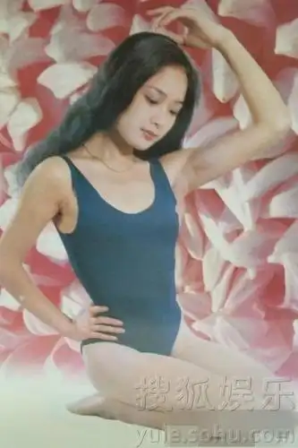 九十年代泳装挂历女郎没有锥子脸也美