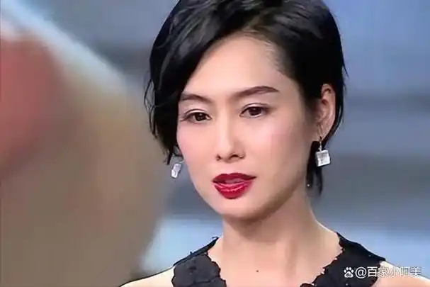 演员朱茵:曾抛弃周星驰,下嫁穷小子住深山破屋,如今怎么样了?