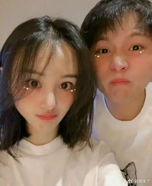 其次,此前张恒曾曝出郑爽的谈话录音中表示,郑爽在孩子没有出生期间就