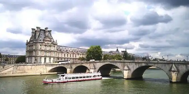 浪漫之都巴黎塞纳河畔