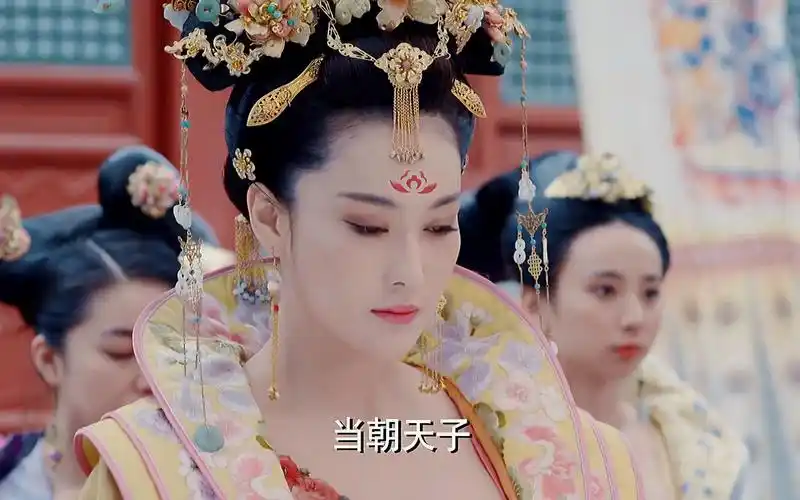 被萧淑妃这个造型惊艳到了,虽然只出现了一次,却令人印象深刻.