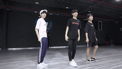 吴亦凡,唐嫣,杜鹃,林子祥主演的电影《欧洲攻略》最近发布了片场花絮