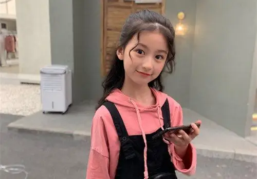 可爱清新小萝莉图片清新童星裴佳欣