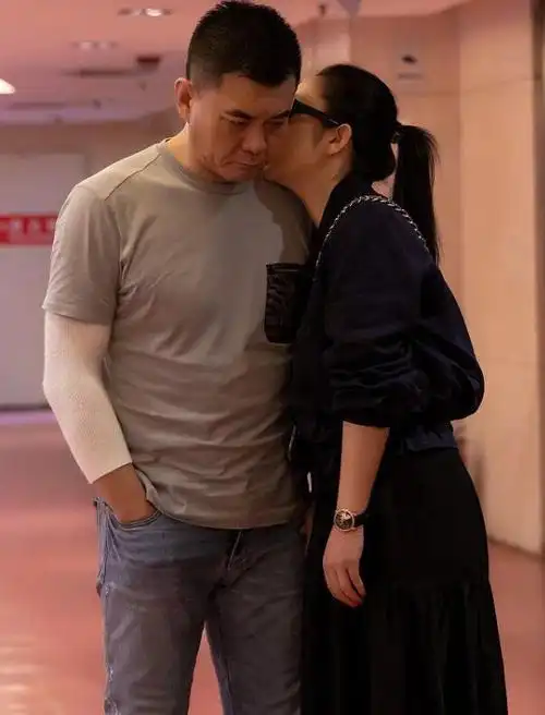 秦海璐倒追老公 秦海璐王新军夫妇