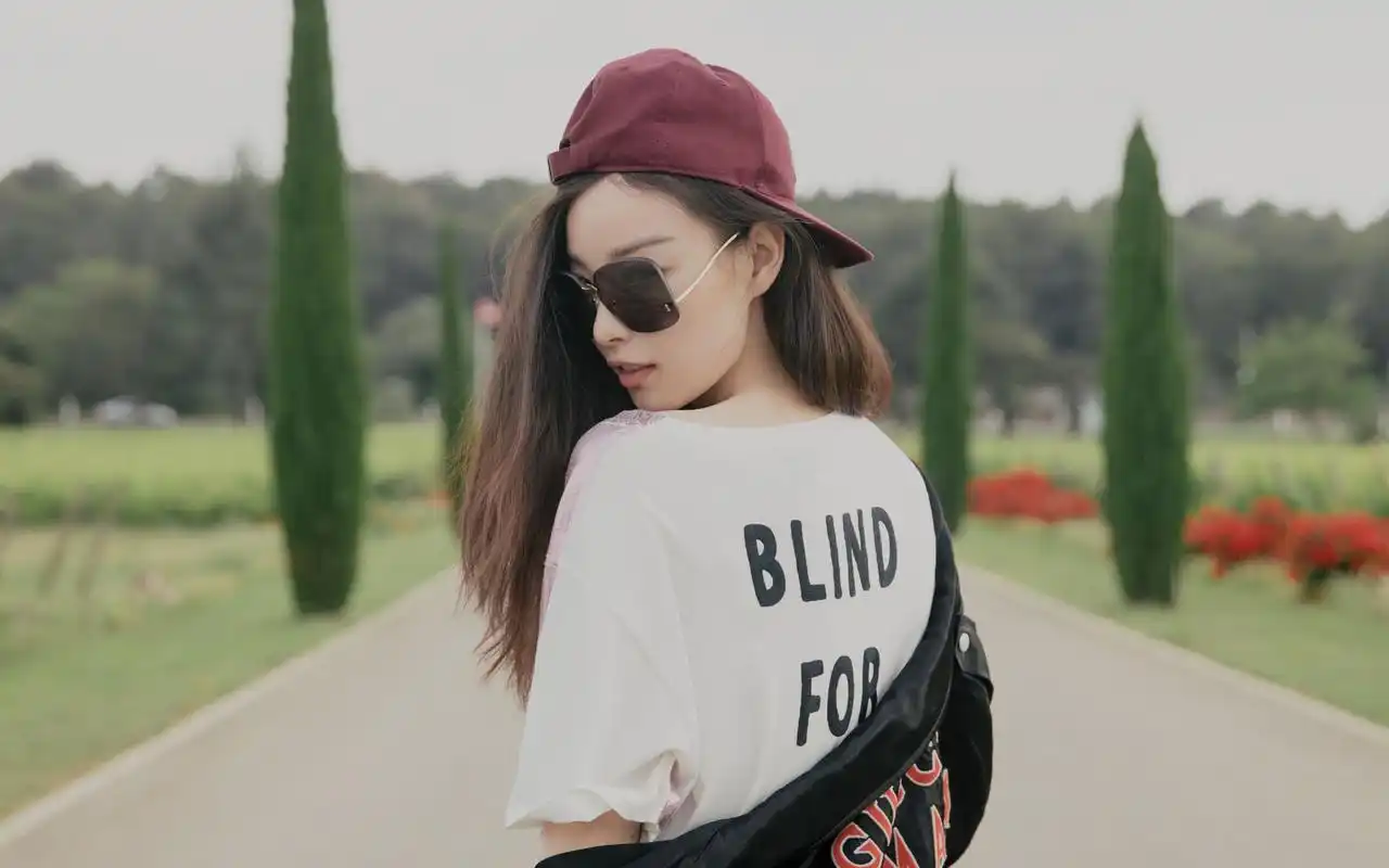 倪妮时尚随性街拍高清电脑壁纸