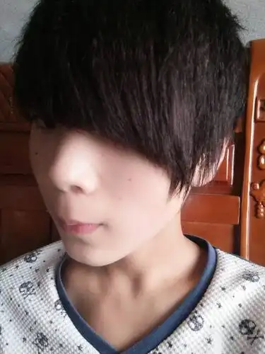 这样长头发的男生可以做什么工作,理发师除外,急~急~谢谢!