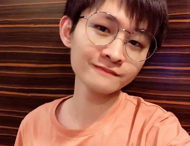 但是一直以来大家对于叶洛洛的质疑声也有不少,据悉叶洛洛是位古风男