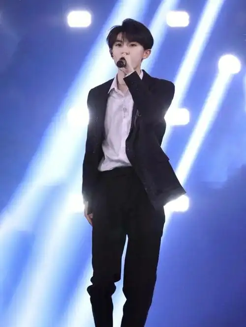 你在想什么呀,嘉祺,眼睛怎么圆溜溜的.#马嘉祺