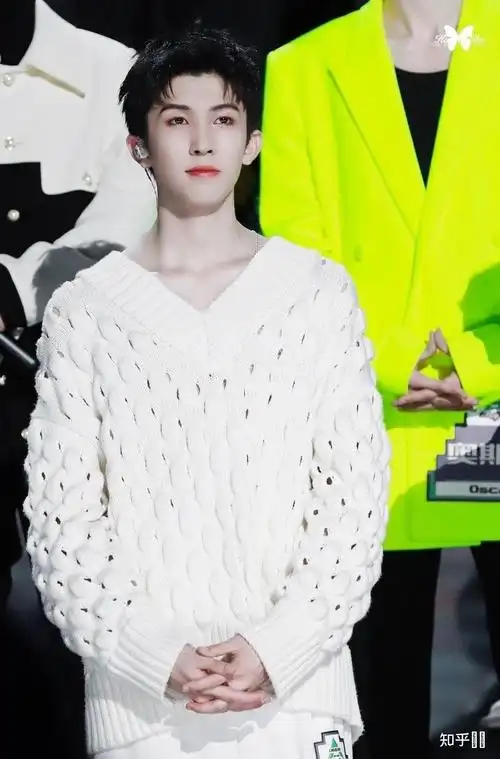 没人觉得宋亚轩跟林墨(黄其淋)很像吗? - 知乎