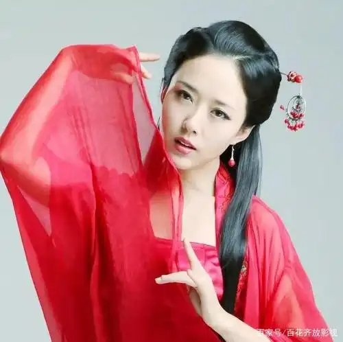 随身空间文!被货车撞飞,脖子上的玉坠变空间,她养猪养鸭成富婆