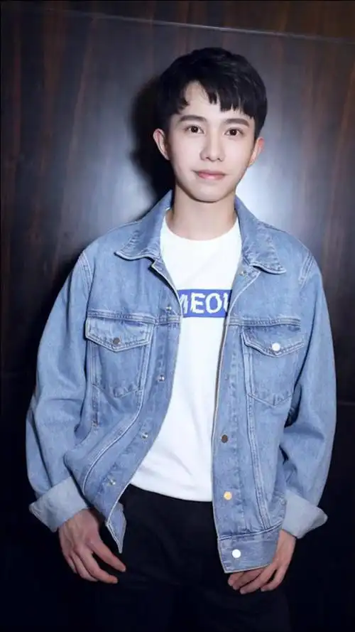 时代峰峻李俊濠,带货式自我介绍逗笑全场!原来李飞还培养谐星呢