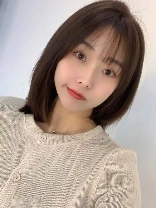 2021流行"秋风初恋锁骨发"_发型