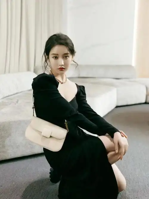 明星穿搭姜贞羽inselfportait黑色