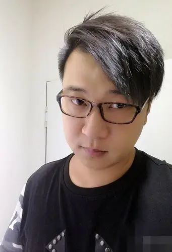 大脸男生合适的短发发型英俊帅气男生短发超帅