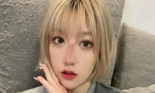 被誉为"最美网管"的女神咬米,真名箫雨冰,喜欢留