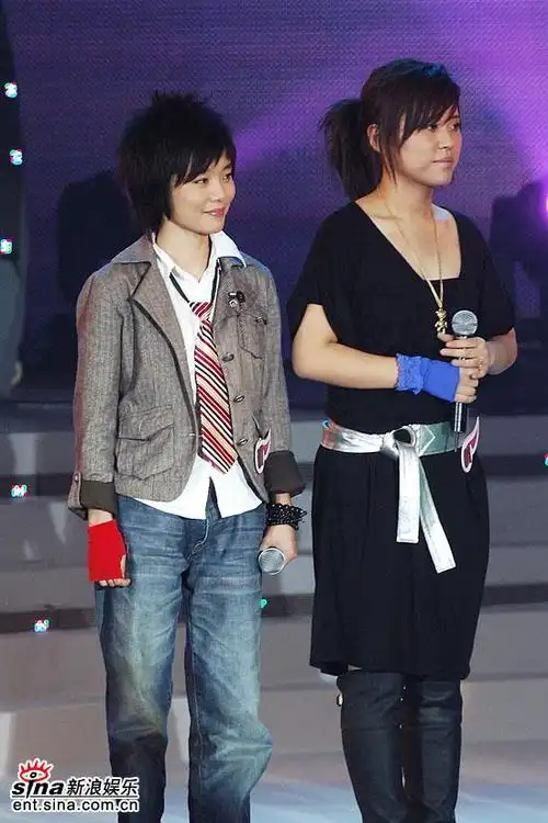 图文超级女声总决赛8进6韩真真和许飞