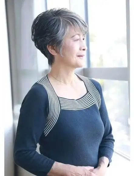 60到80岁女性,发型可以尝试这三种,简约时尚很精致