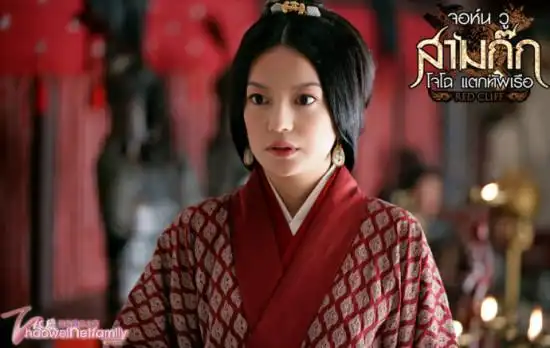 史诗片《赤壁》尽管品质一塌糊涂,但赵薇扮演孙尚香,还是蛮靓丽可爱.