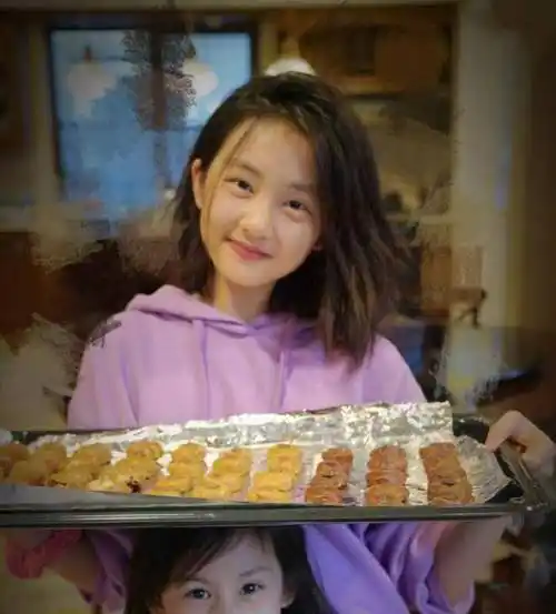 原创16岁黄多多"大尺度"深v照曝光,评论区沸腾:黄磊,你当爸爸_女儿