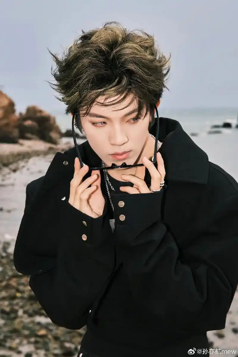 少爷好帅诶@孙亦航(巡演版) #可狼可奶 - 抖音