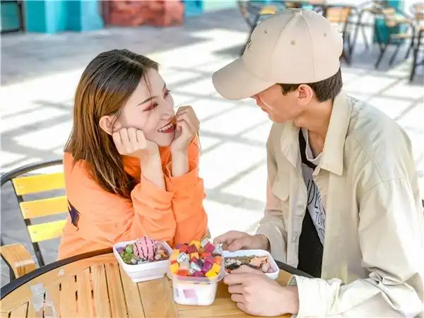 两人同行一人免单甜蜜七夕去卡乐400架无人机将上演浪漫飞行秀