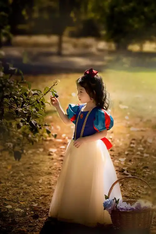 阿-哲的儿童摄影作品《白雪公主》