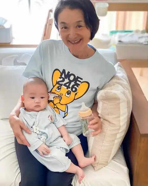 模特欧阳靖自曝患产后抑郁 与老公分隔两地常落泪